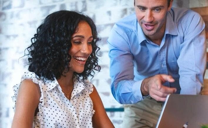 Two women studying Business English on the Jalicoa platform together at work